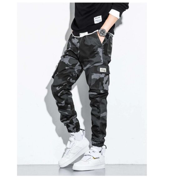 SHEIN Other - Men Camo Print Flap Pocket Cargo Pants Size M NWT
